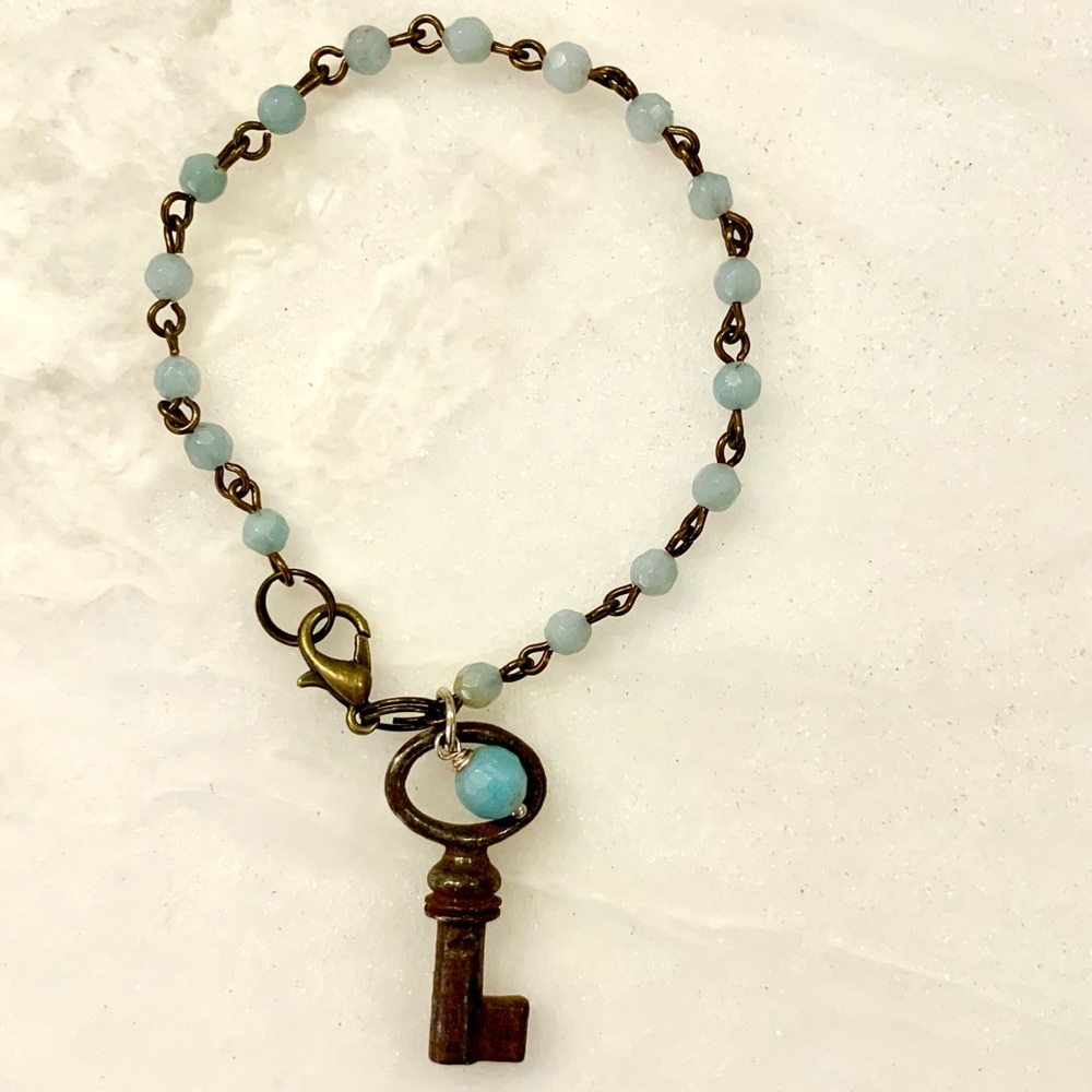 ❤️NWOT Bracelet,  key charm perfect 21st birthday